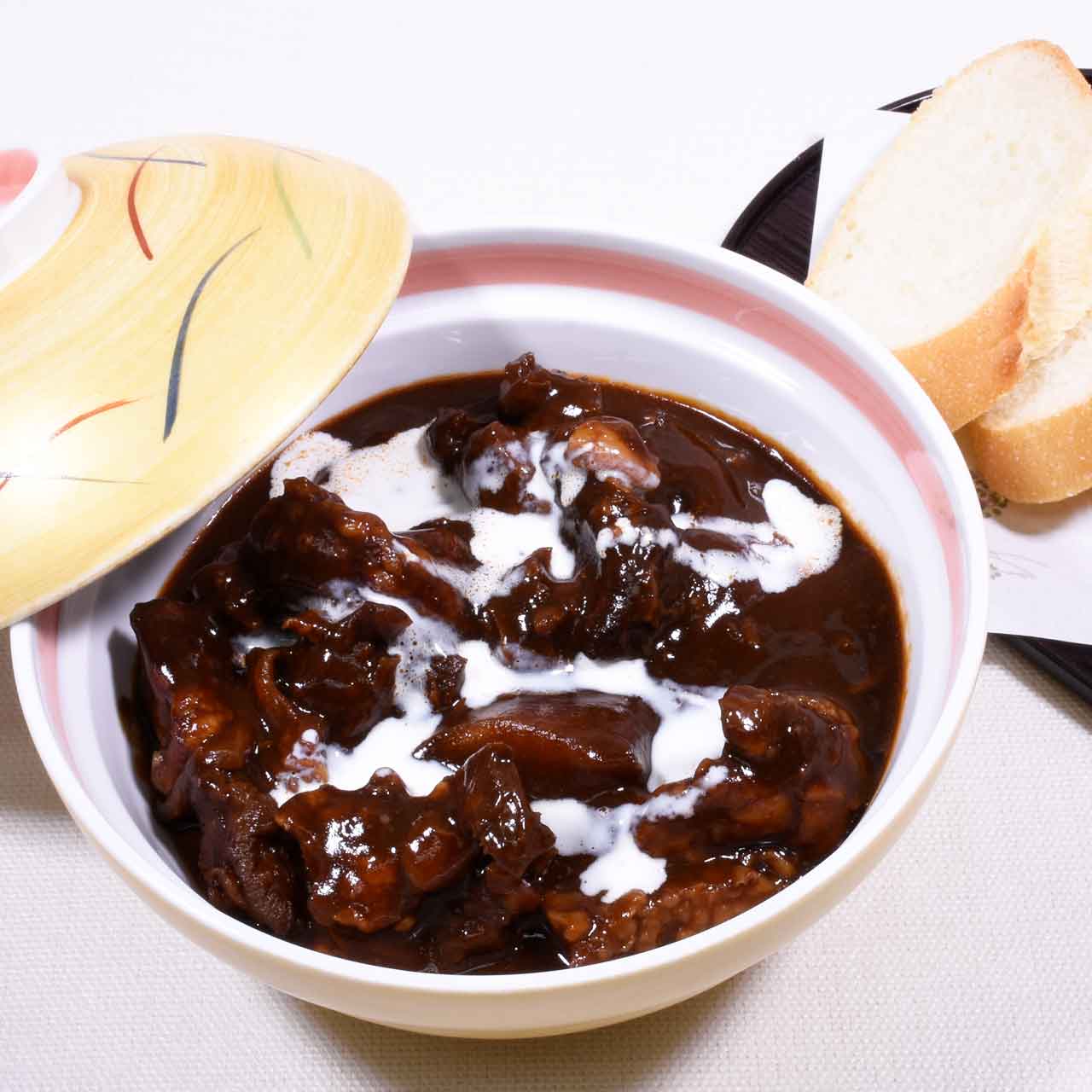 牛すじのシチュー仕立て
880円(税込)